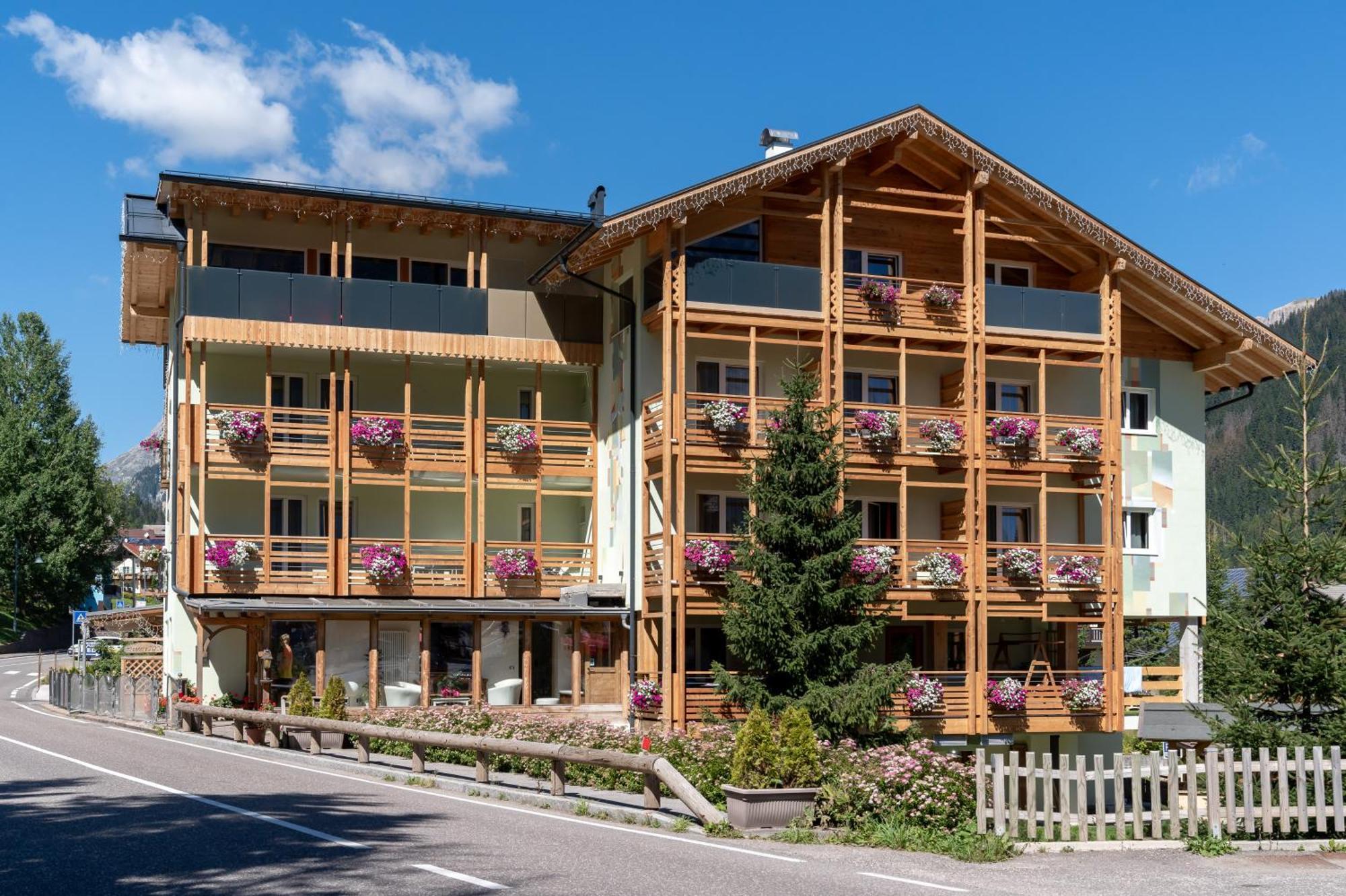 Albergo Garni Edy  Canazei Exterior foto